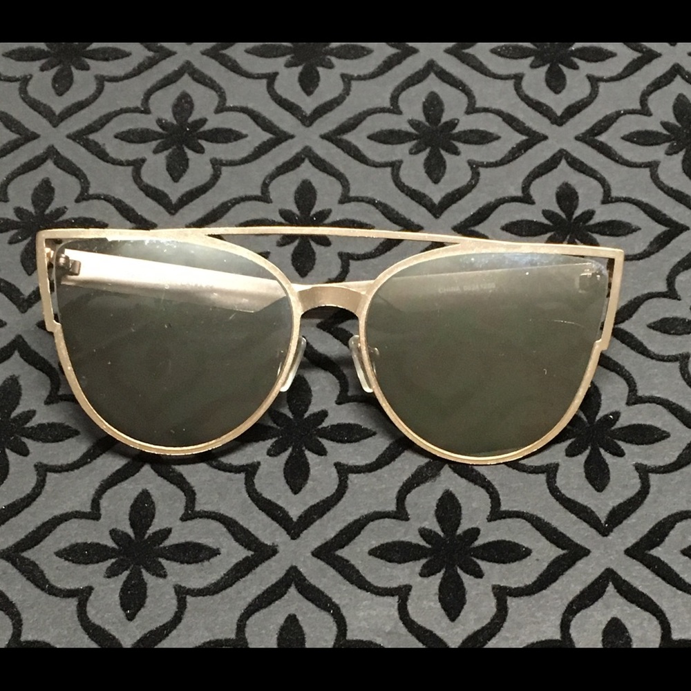 Cat eye sunglasses